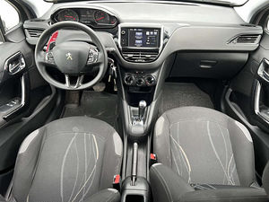 PEUGEOT 208 (11 foto / 12)