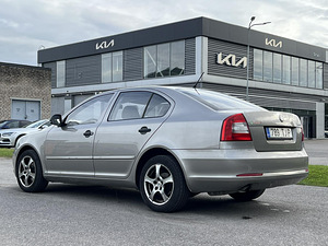 SKODA OCTAVIA (6 foto / 11)