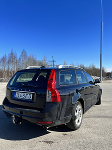 Вольво v50 2.0 дизель (3 фото из 9)