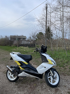 Aprilia sr50r 50cc (2 foto / 9)