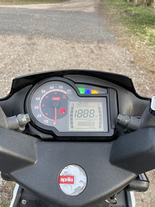 Aprilia sr50r 50cc (9 foto / 9)