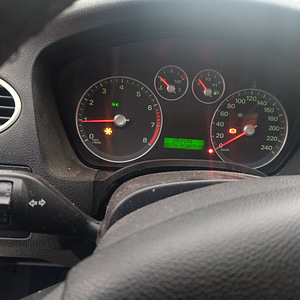 Ford focus 1.6 85 kw 2005 год (6 foto / 9)