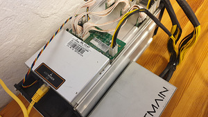 Antminer S9 13,5T (2 foto / 2)