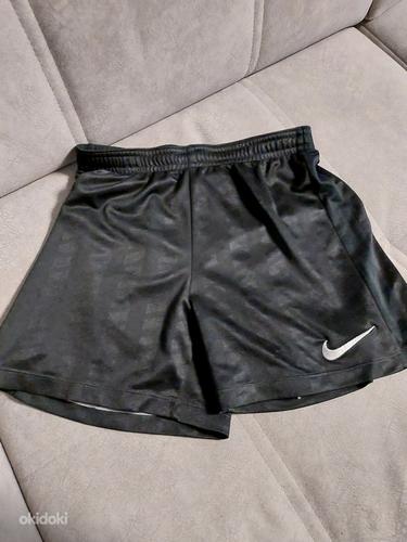 Müüa Nike lühikesed püksid suurus: S. (foto #1)