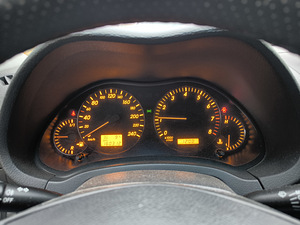 Toyota Avensis (10 foto / 10)