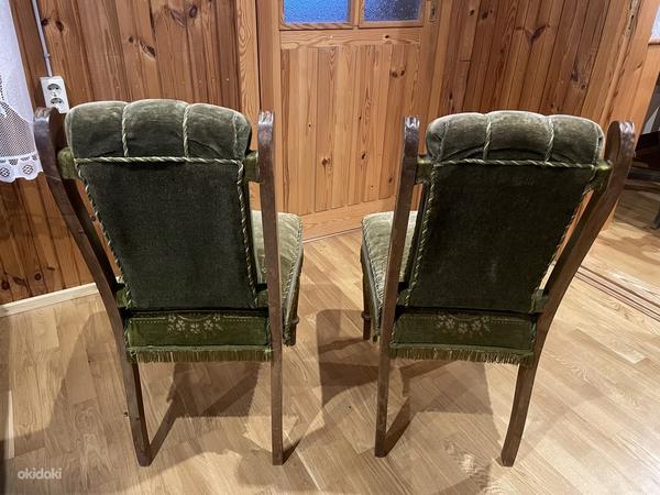 Антикварные стулья с зеленой обивкой (фото #6)