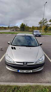 Peugeot 206. 1,1 bensiin. 2006 Läbisõit 153 tuhat km. (11 foto / 12)