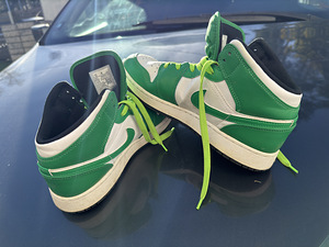 Продается Nike Air Jordan 1 mid GS Lucky Green (1 фото из 7)
