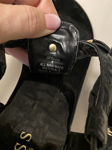Guess (2 foto / 2)