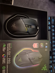 Razer basilisk v3 pro (4 фото из 4)