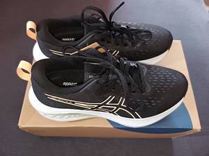 Новые кроссовки Asics, размер 37 (1 фото из 6)