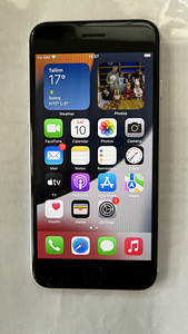 iPhone SE 128 ГБ 2020 г. (2 фото из 10)