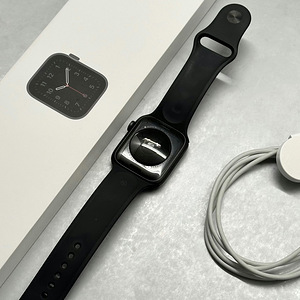 Apple Watch SE (1st Gen) / 44mm / GPS (3 foto / 3)