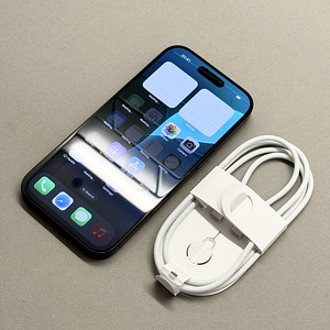 Apple iPhone 16 Pro, 256gb, Black Titanium (1 foto / 3)