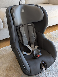 BRITAX RÖMER Trifix 2 i-Size (4 foto / 6)