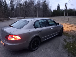 Skoda superb 2011 1.8 бензин автомат (5 фото из 8)
