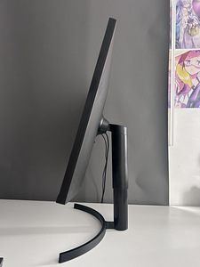 Монитор LG Electronics 27" UHD monitor with adjustable stand (4 фото из 6)