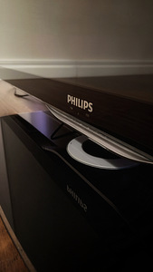 Philipsi LED-teler koos 52-tollise Ambilightiga (5 foto / 6)