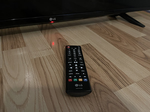 ПРОДАЕТСЯ LG 4K SMART TV 49” ТЕЛЕВИЗОР (7 фото из 9)