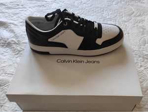 Calvin Klein Jeans 44 UUS (1 foto / 7)