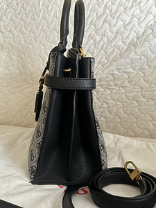 Guess kott (3 foto / 6)