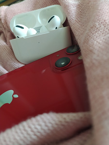 Продам AirPods Pro (2 фото из 6)
