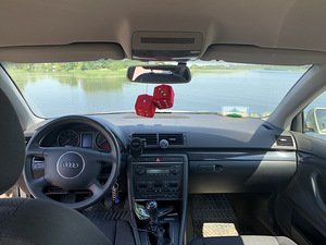 Продам Audi A4 1.6 (8 фото из 11)