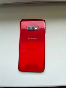 Müün telefoni Samsung Galaxy S10e (2 foto / 2)
