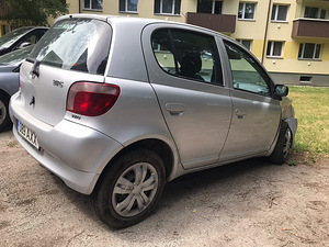 Toyota Yaris (3 foto / 8)
