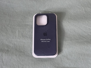 iPhone 14 pro silicone case purple (1 foto / 2)