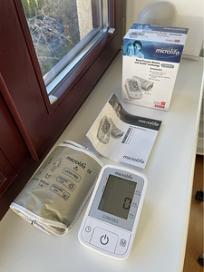 Тонометр microlife BP A2 Basic на плечо (2 фото из 3)