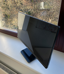 22" Full HD LED IPS Monitor Dell (2 foto / 3)