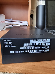 New samsung Galaxy Z Flip3 5G 128GB Rom, 8GB Ram, Black (4 foto / 6)