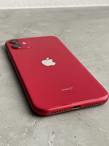 iPhone 11, 64 г (3 фото из 6)