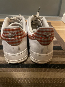Af1 red swoosh (4 foto / 4)