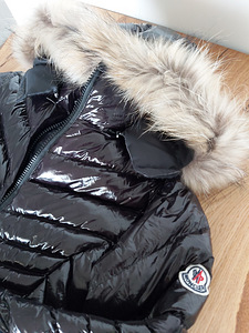 UUS Moncler jope.Väga ilus ja stiilne.Naturaalse karvaga (2 foto / 4)