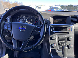 Volvo v60 1.6D (7 foto / 11)