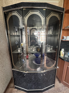 Сервант / витринный шкаф (1 фото из 1)