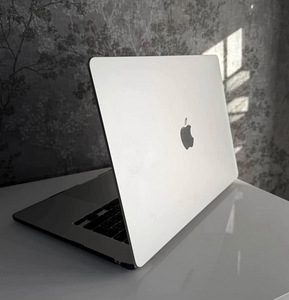 MacBook Air 15 (2 foto / 5)
