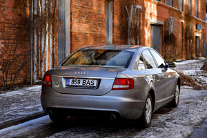 Audi A6 C6 (136 тыс км) 3.2 бензин (2 фото из 14)