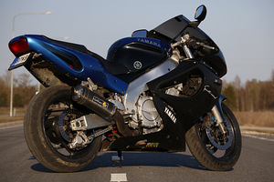 YAMAHA YZF 1000R 1996 (3 фото из 7)