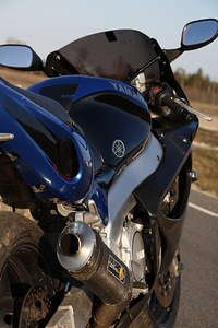 YAMAHA YZF 1000R 1996 (4 фото из 7)