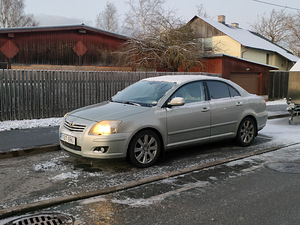 Toyota Avensis 2008 2.0 108kw (2 foto / 7)