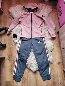 Adidas dressid 140 (1 foto / 1)