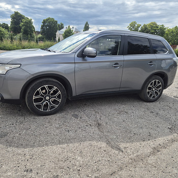Mitsubishi outlander 2.3 110kw 7-kohta.