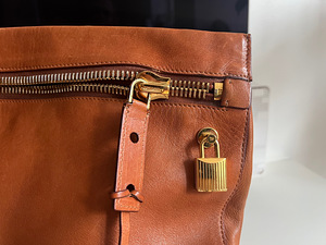 Tom Ford Caramel Tan Suede Leather Wrist bag (2 foto / 4)