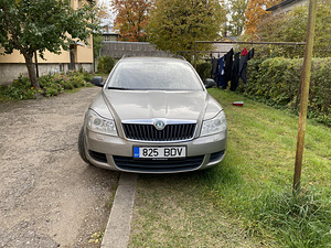 Skoda Octavia 2011 (2 foto / 11)