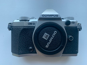 Фотоаппарат OLYMPUS E-M5 II (1 фото из 10)