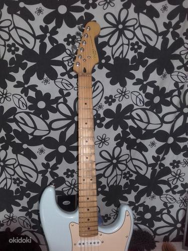 Электрогитара Fender Squier Stratocaster Daphne Blue (фото #4)