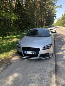 AUDI TT J8 (4 фото из 7)